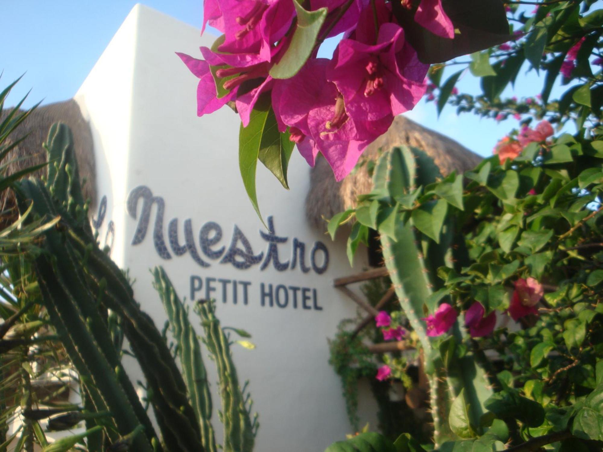 Lo Nuestro Petit Hotel Tulum Exterior photo
