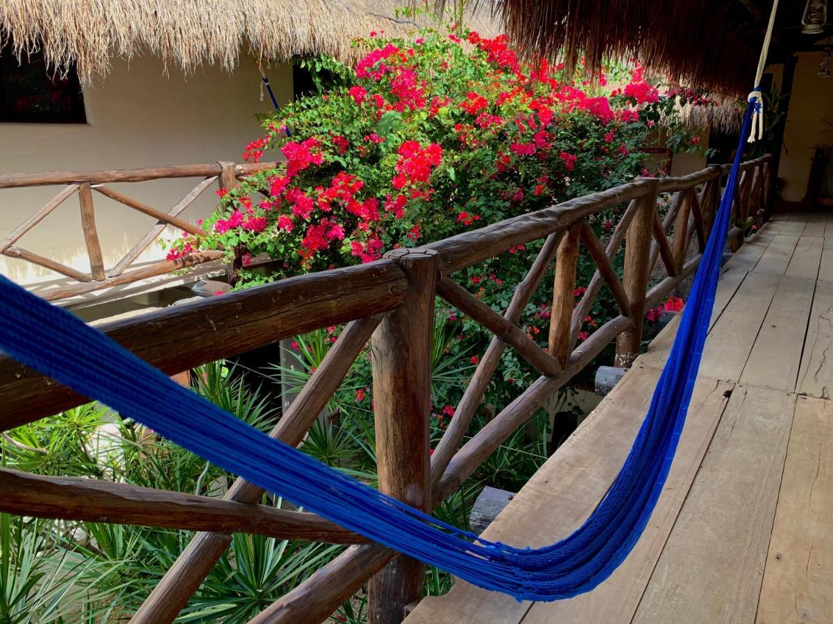 Lo Nuestro Petit Hotel Tulum Exterior photo